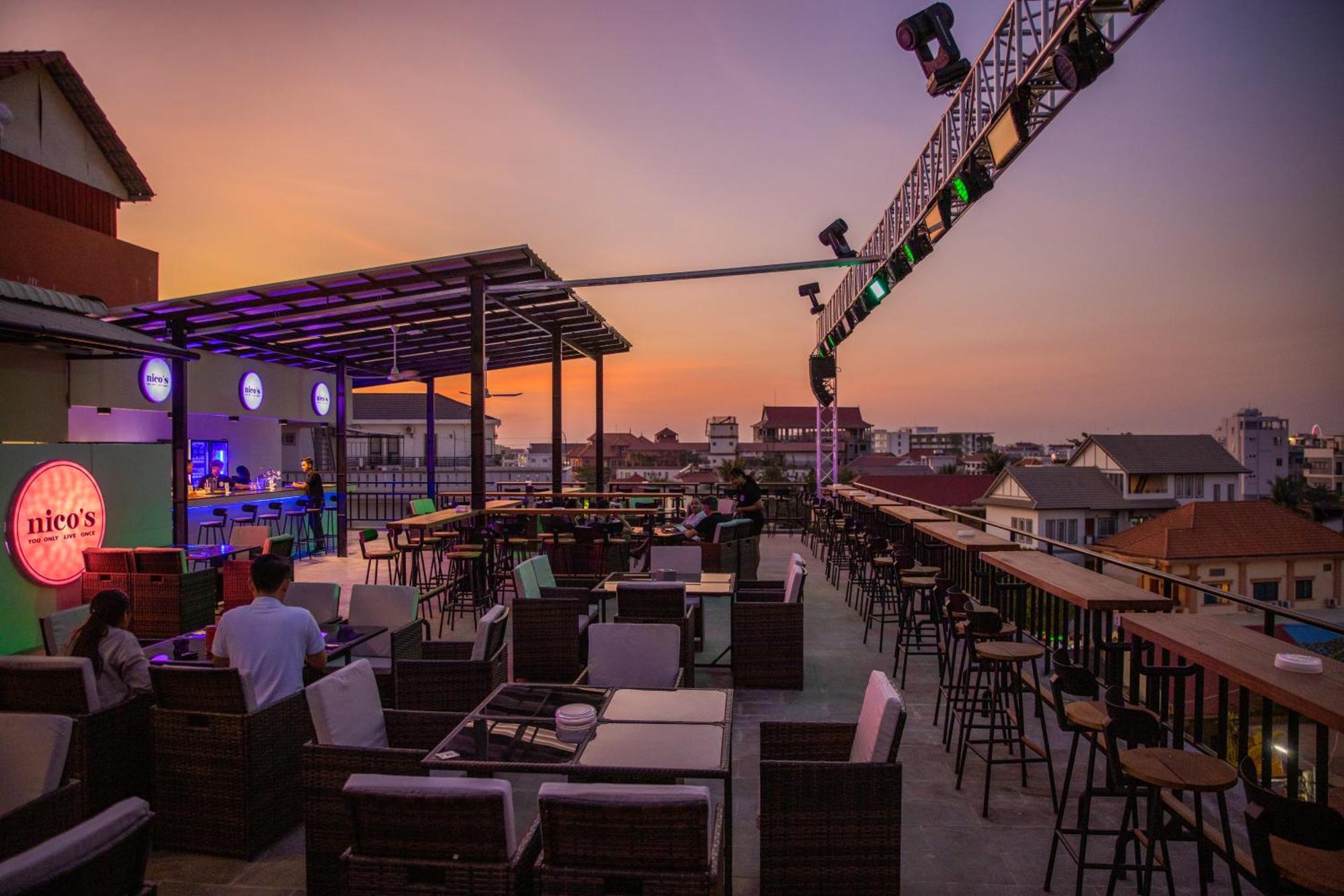 Nico'S Hotel And Skybar Siem Reap Exterior foto